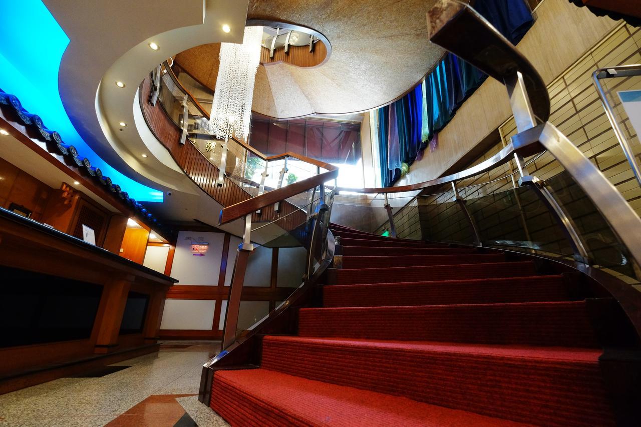 Dynasty Hotel Tainan Zewnętrze zdjęcie